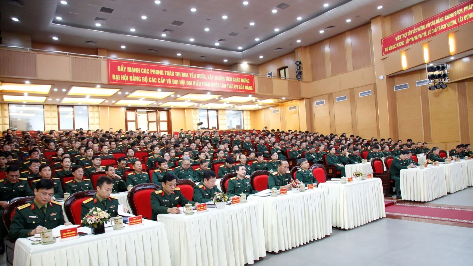 Các đại biểu dự Hội nghị Quân chính năm 2025 tại Học viện Quân y.