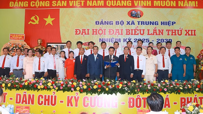 Ban Chấp hành Đảng bộ xã Trung Hiệp.