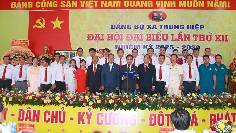 Ban Chấp hành Đảng bộ xã Trung Hiệp.