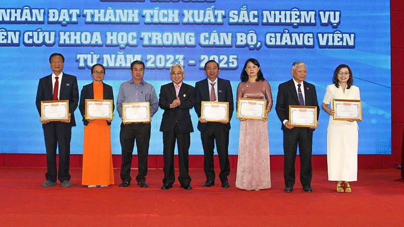 Trường đại học Cửu Long chi gần 10 tỷ đồng nghiên cứu khoa học.