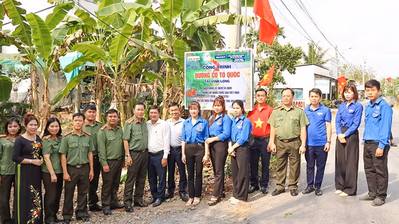 Khánh thành "Đường cờ Tổ quốc" tại xã Ngãi Tứ, tỉnh Vĩnh Long.