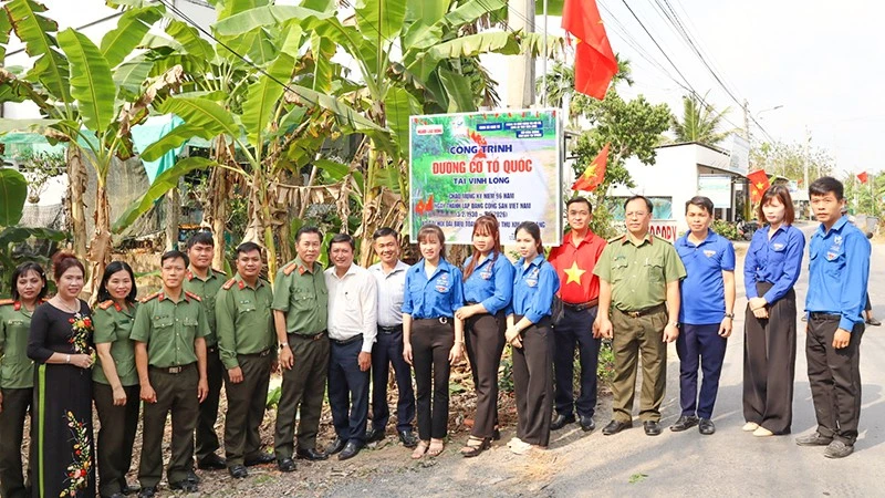 Khánh thành "Đường cờ Tổ quốc" tại xã Ngãi Tứ, tỉnh Vĩnh Long.