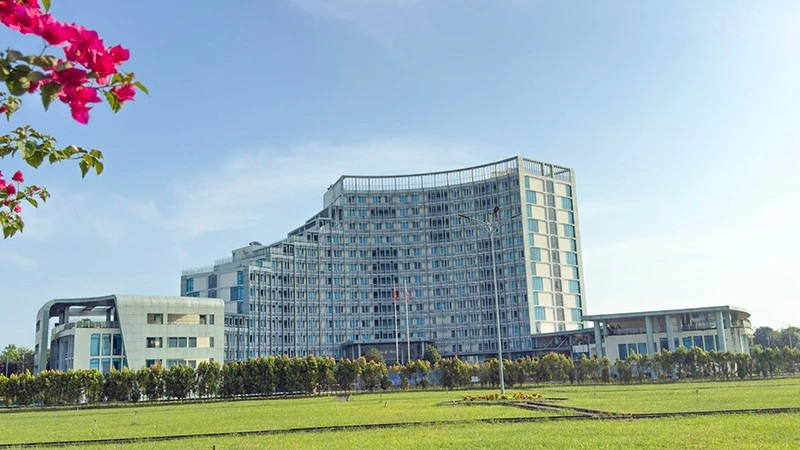 Trung tâm hành chính tỉnh Vĩnh Long đặt tại phường Long Châu.