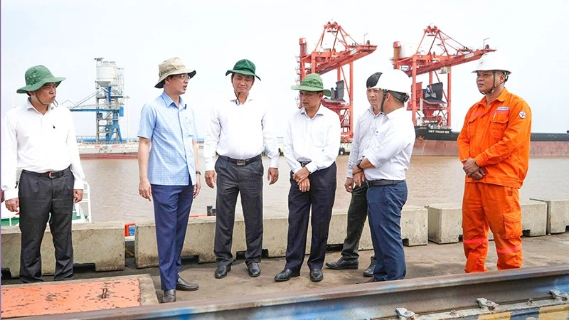 Lãnh đạo Tỉnh ủy, Ủy ban nhân dân tỉnh Vĩnh Long khảo sát, làm việc tại các công trình, dự án trọng điểm và các công ty trên địa bàn tỉnh.