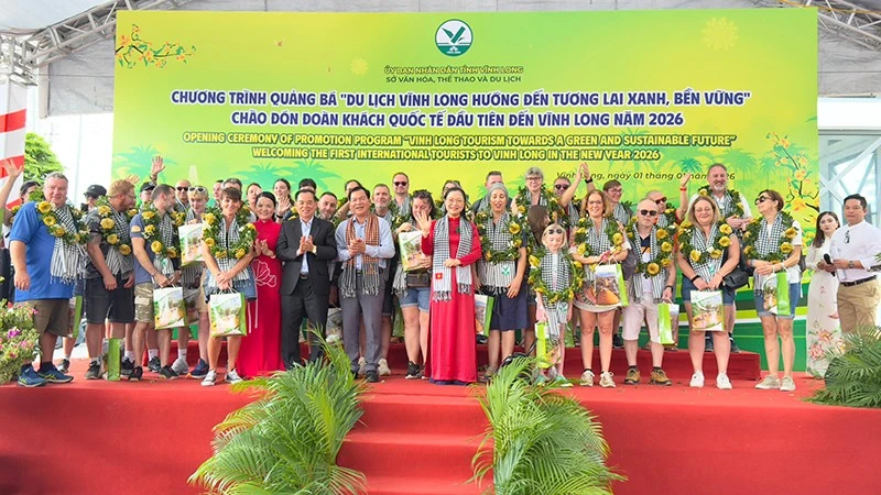 Lãnh đạo tỉnh Vĩnh Long đón đoàn khách quốc tế đầu năm 2026.