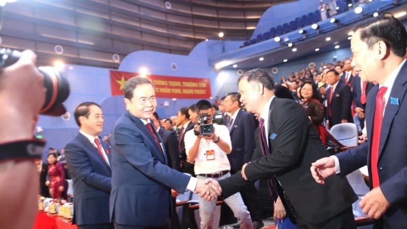 Đồng chí Trần Thanh Mẫn, Ủy viên Bộ Chính trị, Chủ tịch Quốc hội, gặp các đại biểu lãnh đạo tỉnh qua các thời kỳ dự Đại hội đại biểu lần thứ I, nhiệm kỳ 2025-2030, của Đảng bộ tỉnh Khánh Hòa.