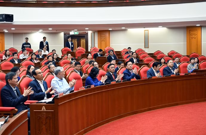 Thường trực Ban Bí thư Trần Cẩm Tú và các đồng chí lãnh đạo, nguyên lãnh đạo Đảng, Nhà nước và các đại biểu dự Hội nghị. (Ảnh: DUY LINH)