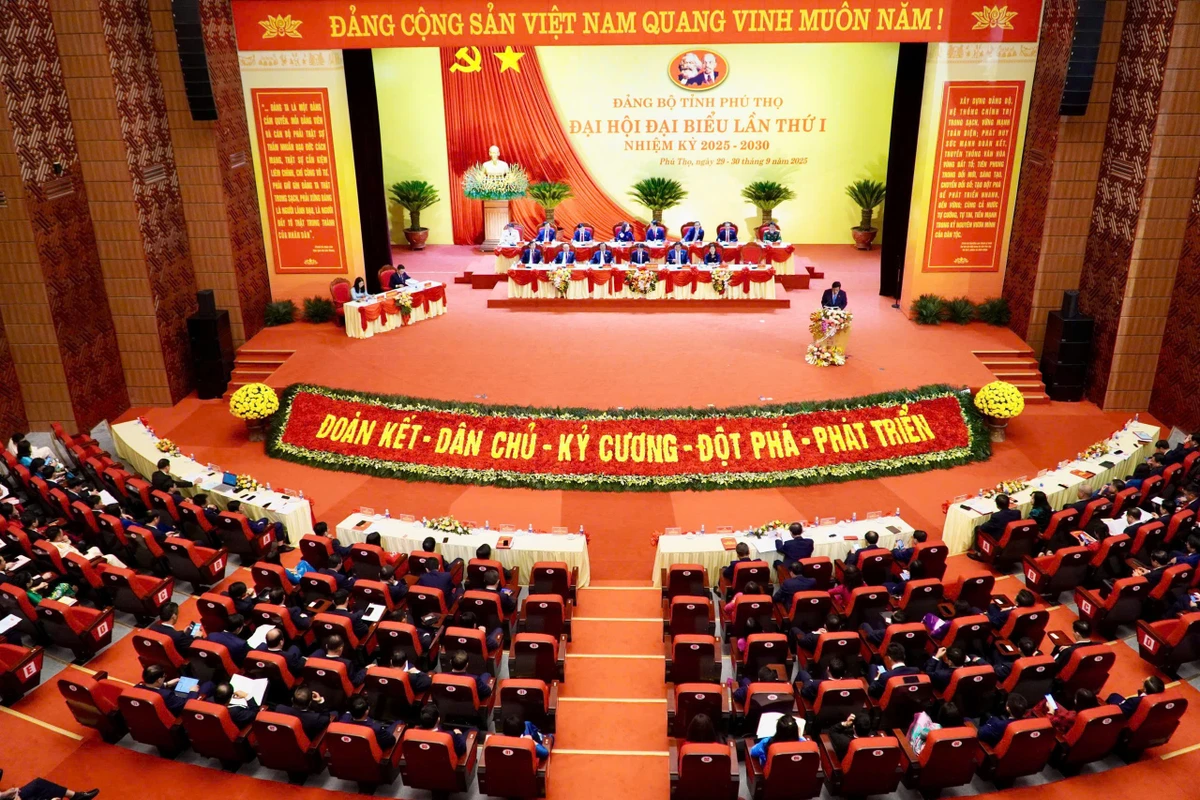 Đại hội Đảng bộ tỉnh Phú Thọ lần thứ I có 500 đại biểu tham dự.