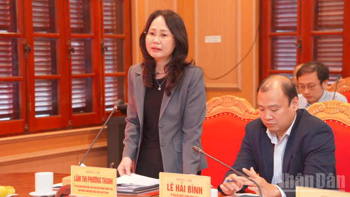 Đồng chí Lâm Thị Phương Thanh phát biểu tại phiên họp. ndo_br_dsc04235.jpg