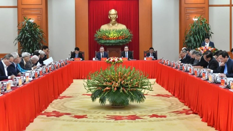 Quang cảnh Hội nghị các đồng chí nguyên lãnh đạo Đảng, Nhà nước góp ý kiến vào các dự thảo văn kiện trình Đại hội XIV diễn ra tại Trụ sở Trung ương Đảng, ngày 6/11/2024. (Ảnh: ĐĂNG KHOA)