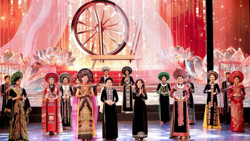 Ngày 9/8, Hiệp hội Văn hóa áo dài Việt Nam ra mắt công chúng với thông điệp lan tỏa giá trị áo dài - di sản văn hóa dân tộc, kết nối cộng đồng trong và ngoài nước. (Ảnh BTC)