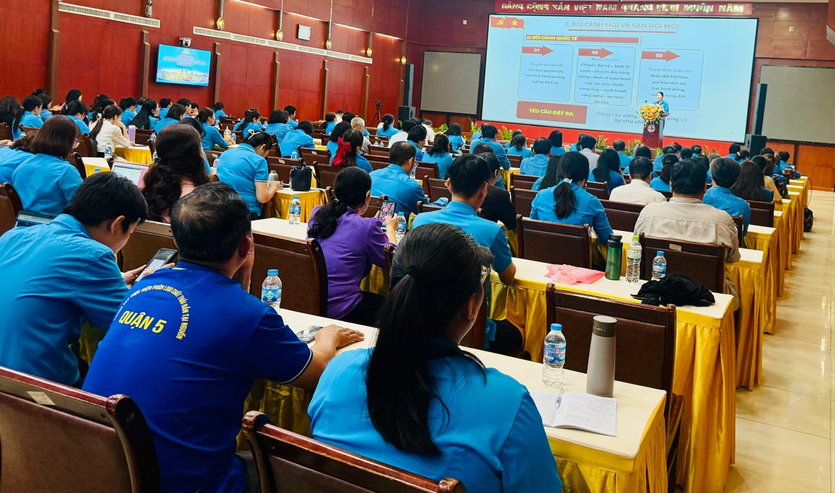 Triển khai Nghị quyết của Đảng, của Công đoàn đến đoàn viên, người lao động