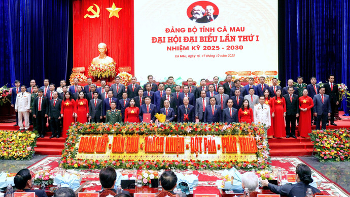 ra-mat-ban-chap-hanh-khoa-moi-4338.jpg