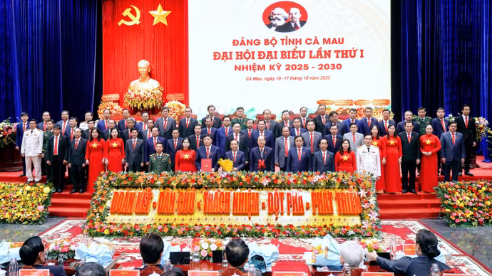ra-mat-ban-chap-hanh-khoa-moi-4338.jpg