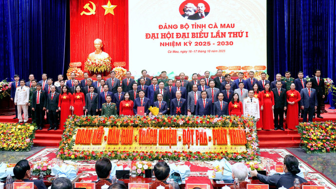 ra-mat-ban-chap-hanh-khoa-moi-631.jpg