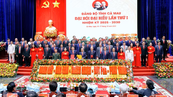 ra-mat-ban-chap-hanh-khoa-moi-631.jpg