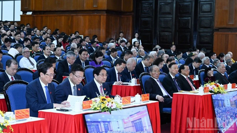 Đồng chí Phạm Minh Chính, Ủy viên Bộ Chính trị, Thủ tướng Chính phủ và các đồng chí lãnh đạo, nguyên lãnh đạo Đảng, Nhà nước , các đại biểu tham Đại hội đại biểu Đảng bộ tỉnh Thanh Hóa lần thứ XX, nhiệm kỳ 2025-2030. (Ảnh: TRẦN HẢI)