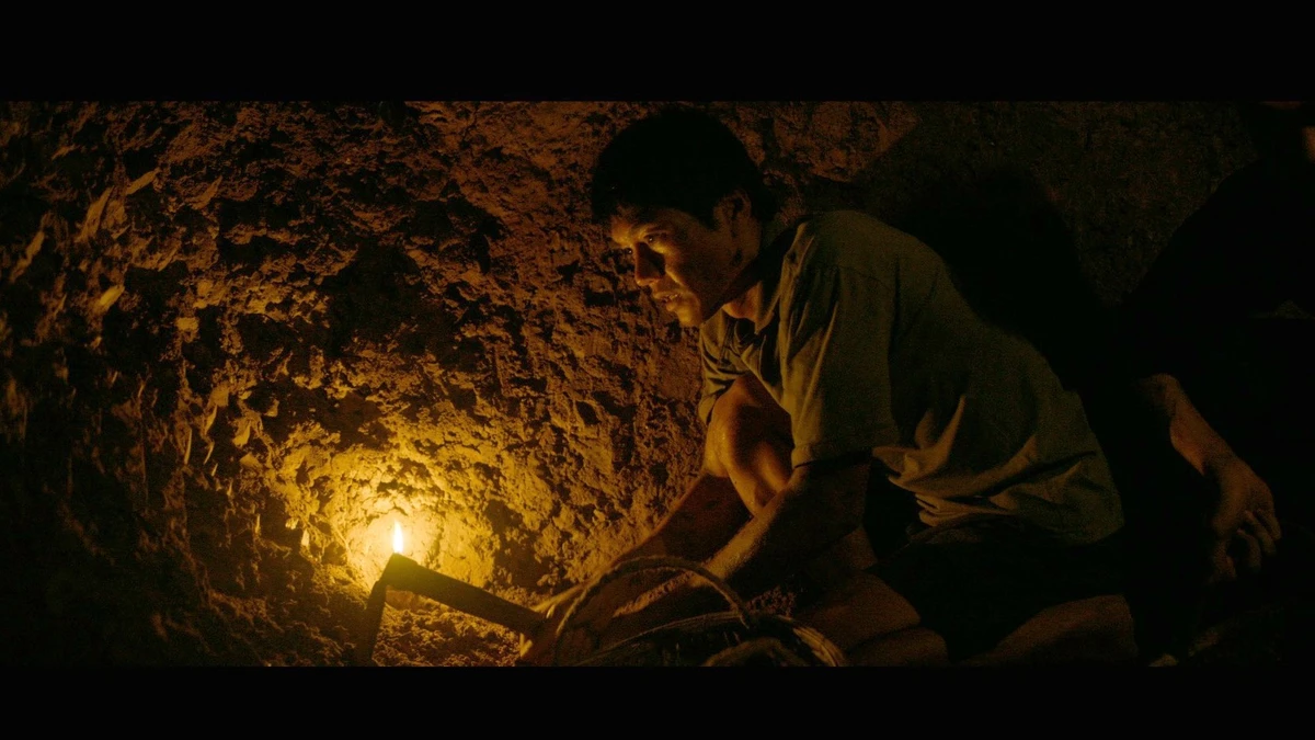 Cảnh trong phim "Địa đạo – Mặt trời trong bóng tối". 