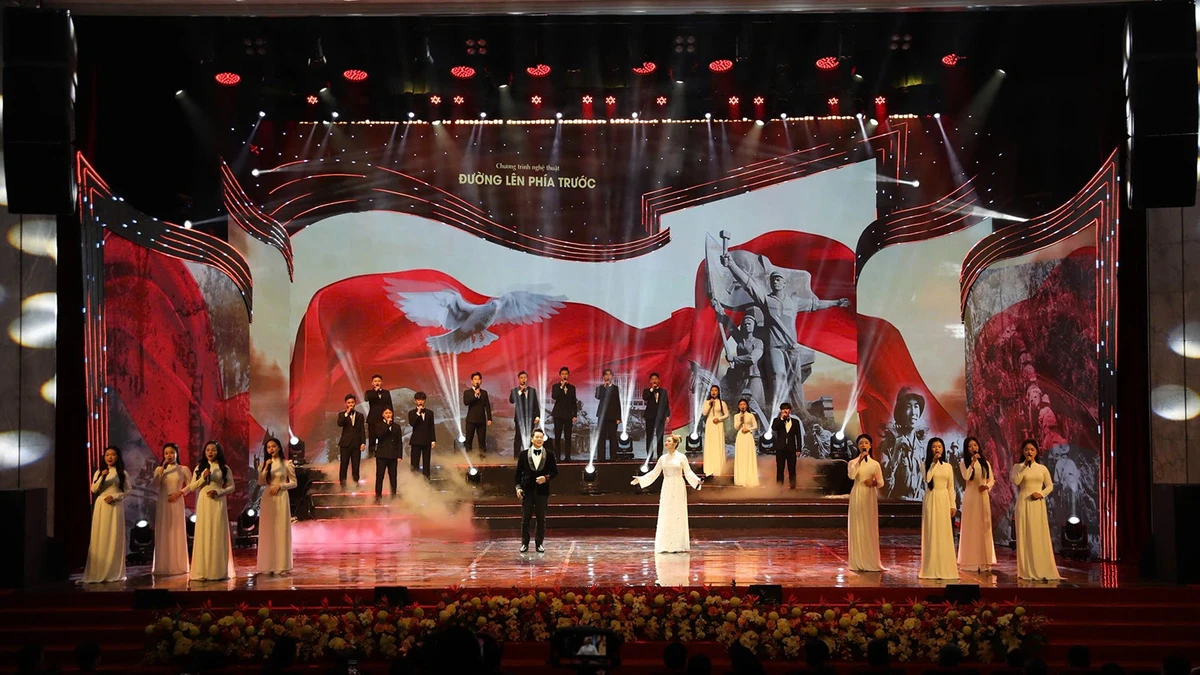 Nghệ sĩ Nhân dân Quốc Hưng và ca sĩ Thu Hằng trình bày trường ca “Đất nước hôm nay”. (Ảnh: NVCC)Nghệ sĩ Nhân dân Quốc Hưng và ca sĩ Thu Hằng trình bày trường ca “Đất nước hôm nay”. (Ảnh: NVCC)