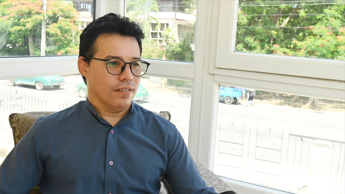 Tiến sĩ Ruvislei Gonzalez Saez, nhà nghiên cứu cao cấp thuộc Trung tâm nghiên cứu chính sách quốc tế của Cuba. (Ảnh: TTXVN)