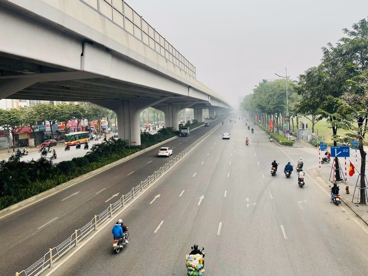 Sáng 19/1, giao thông thông suốt cả 2 chiều trên đường Phạm Văn Đồng. (Ảnh: TTXVN)