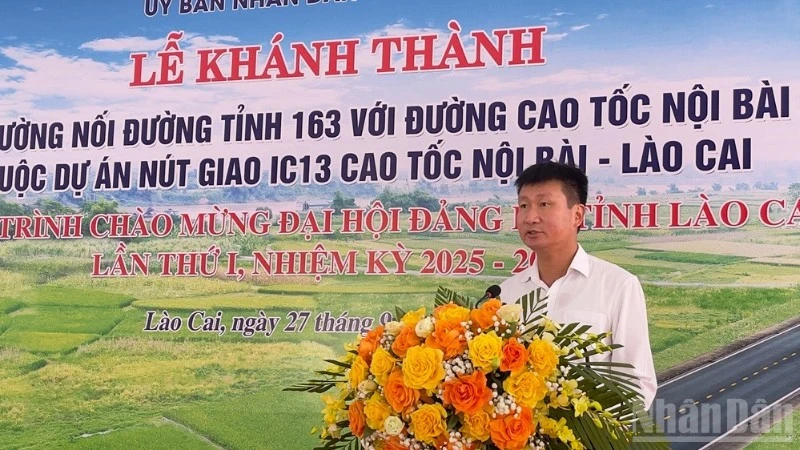 Đồng chí Trần Huy Tuấn, Chủ tịch Ủy ban nhân dân tỉnh Lào Cai phát biểu tại lễ khánh thành. (Ảnh: THANH SƠN)
