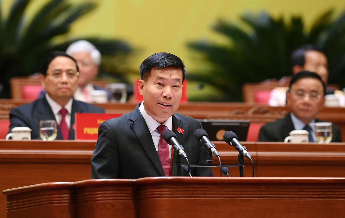 Thứ trưởng Ngoại giao Nguyễn Mạnh Cường trình bày tham luận về vấn đề “Chủ động, tích cực thực hiện nhiệm vụ trọng yếu, thường xuyên là đẩy mạnh đối ngoại, hội nhập quốc tế, phục vụ các mục tiêu chiến lược của đất nước”. (Ảnh: THỦY NGUYÊN)