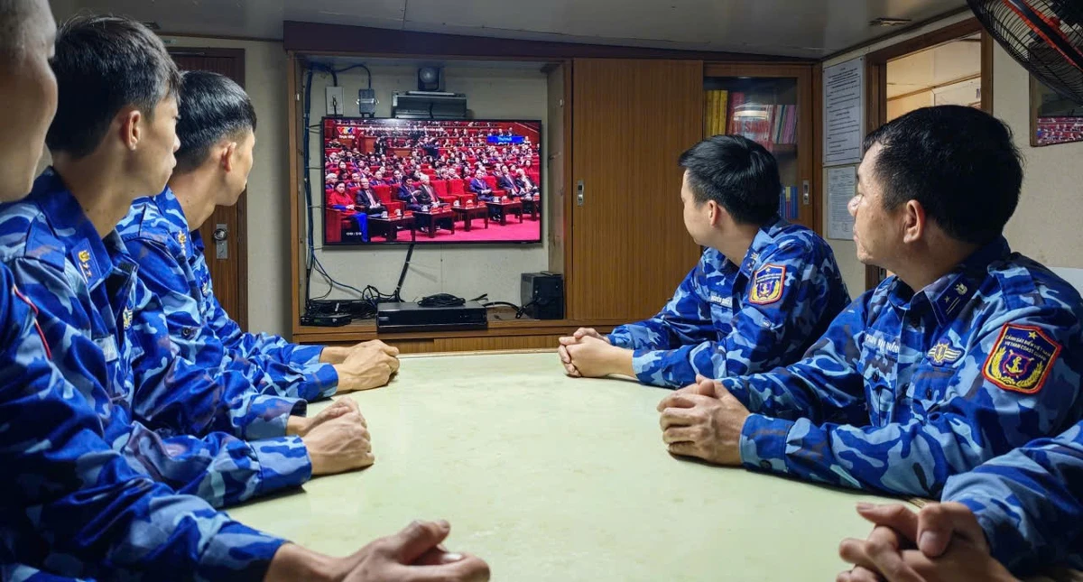 Từ biển, chiến sĩ cảnh sát biển theo dõi trực tiếp Đại hội lần thứ XIV của Đảng