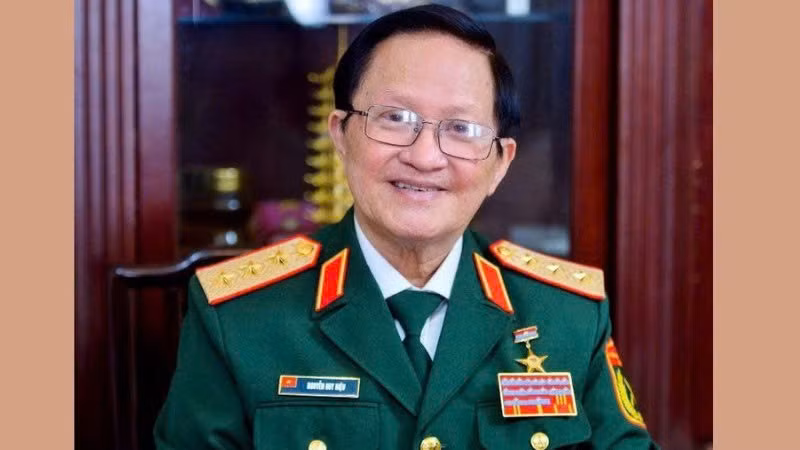 Thượng tướng, Viện sĩ, Anh hùng Lực lượng vũ trang nhân dân Nguyễn Huy Hiệu – nguyên Ủy viên Trung ương Đảng, nguyên Thứ trưởng Quốc phòng.