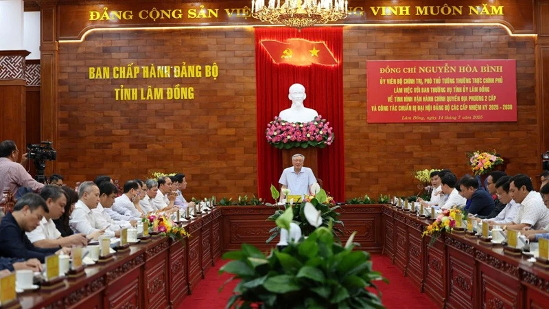 Quang cảnh buổi làm việc.