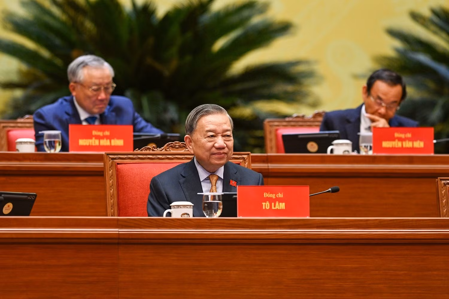 Tổng Bí thư Tô Lâm dự phiên thảo luận ở hội trường chiều 21/1.