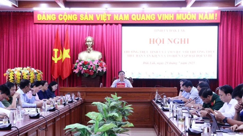 Một buổi làm việc giữa Thường trực Tỉnh ủy Đắk Lắk với Tiểu ban văn kiện Đại hội đại biểu tỉnh Đắk Lắk nhiệm kỳ 2025-2030. (Ảnh: KIM BẢO)