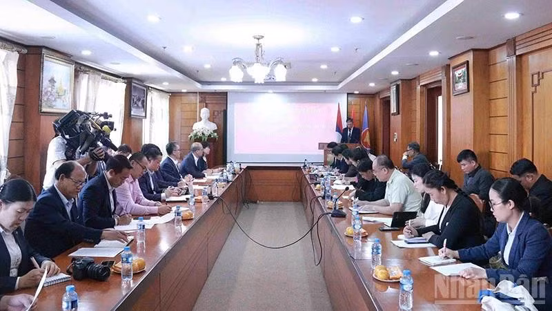 Đại sứ quán Việt Nam tại Lào tổ chức họp báo thông tin về Đại hội XIV