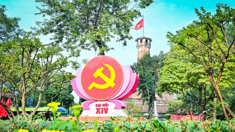 Đường phố Hà Nội trang hoàng mừng Đại hội XIV của Đảng. (Ảnh: Bảo Long)