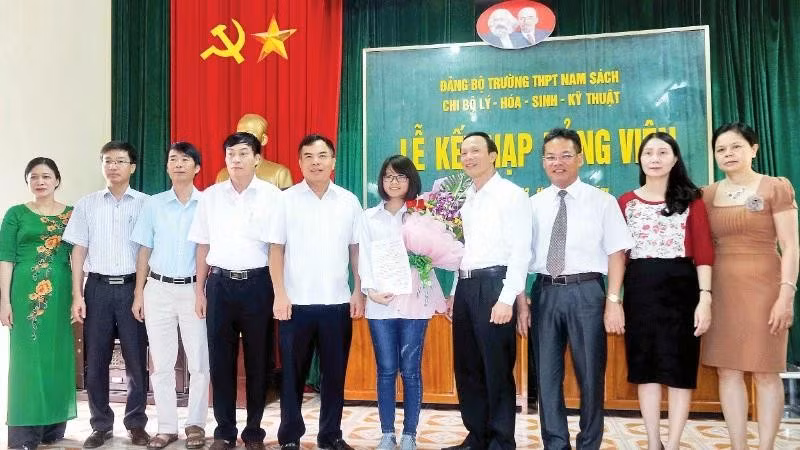 Bổ sung nguồn lực, tăng sức trẻ cho Đảng