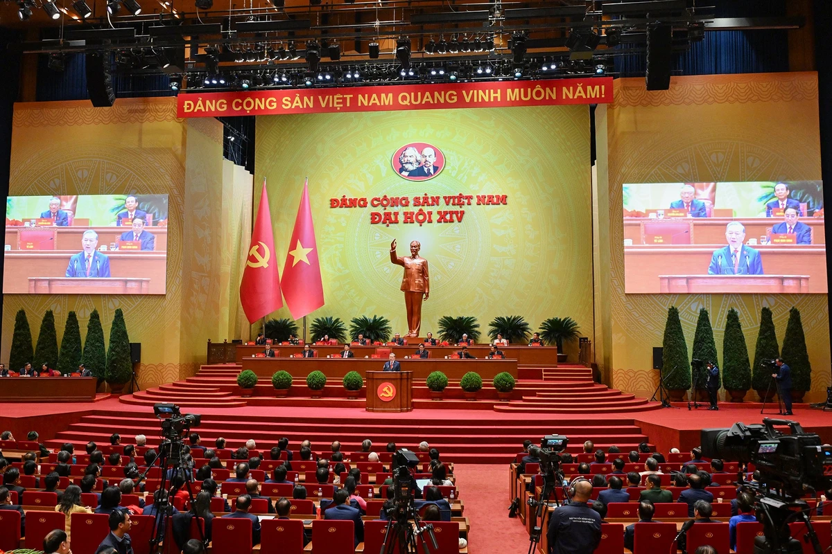 Quang cảnh phiên bế mạc Đại hội lần thứ XIX của Đảng.