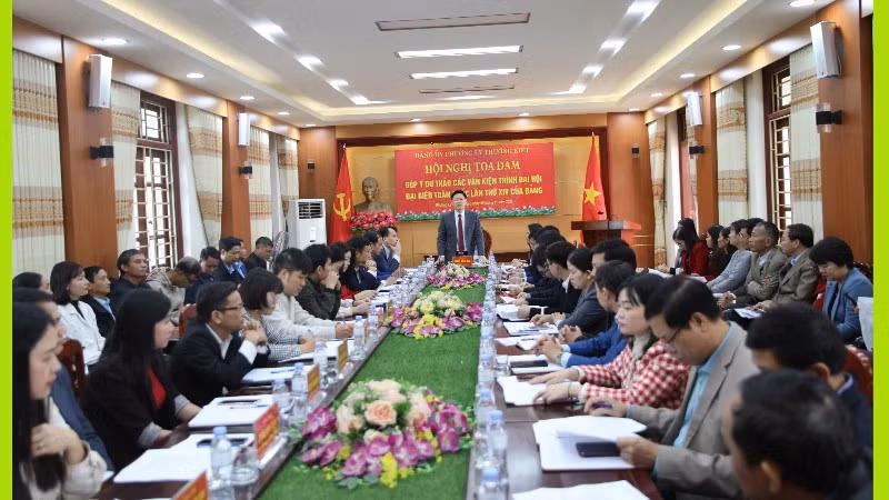 Các đại biểu dự hội nghị.