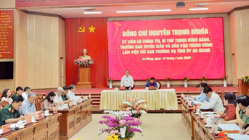 Quang cảnh buổi làm việc.