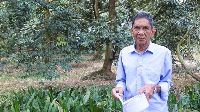 anh-2-nong-dan-pham-van-tieu-do-do-man.jpg