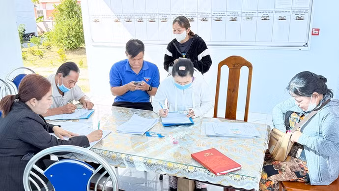 hinh-2-3-doan-vien-thanh-nien-luon-ho-tro-nguoi-dan.jpg