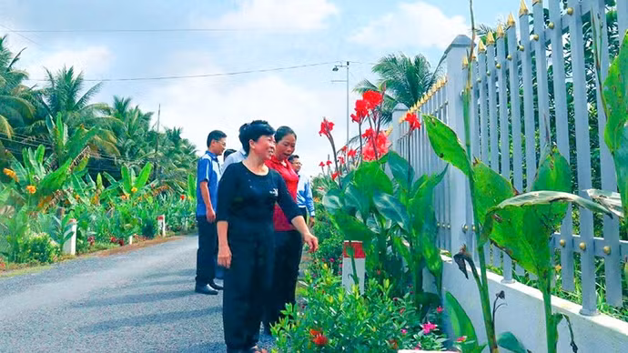 anh-4-dien-mao-moi-tren-que-huong-trung-hiep.jpg
