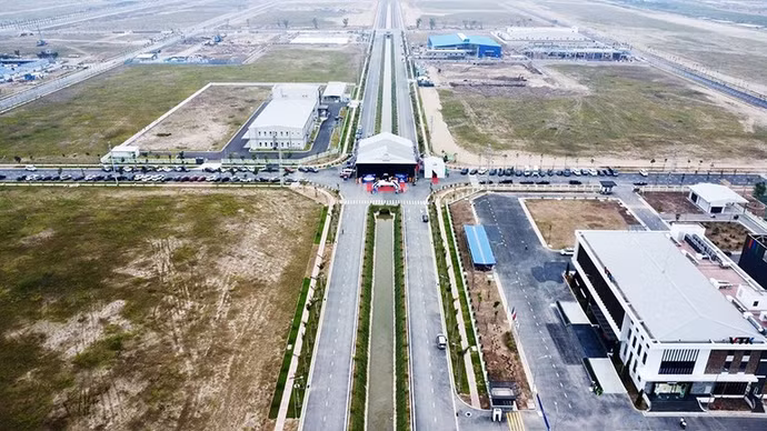ha-tang-khu-cong-nghiep-sach-tinh-hung-yen-duoc-dau-tu-dong-bo-hien-dai-san-sang-don-cac-du-an-dau-tu-trong-va-ngoai-nuoc-vh.jpg