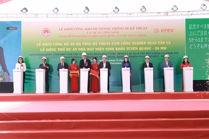 anh-pho-bi-thu-tinh-uy-chu-tich-ubnd-tinh-phan-huy-ngoc-va-cac-dai-bieu-bam-nut-khoi-cong-du-an-ha-tang-ky-thuat-cum-cong-nghiep-xuan-van.jpg