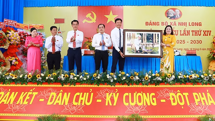 nhi9.jpg