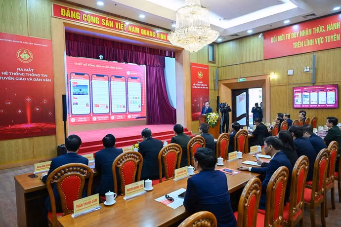 Quang cảnh Lễ ra mắt App TGDV trên điện thoại di động. (Ảnh: DUY LINH)