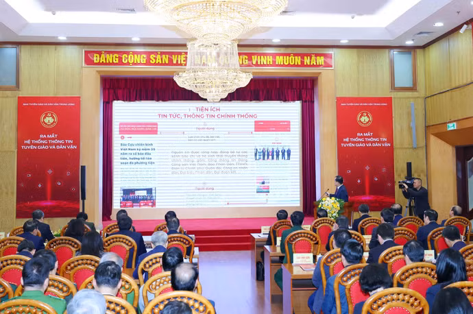 vna-potal-thuong-truc-ban-bi-thu-tran-cam-tu-du-le-ra-mat-ung-dung-cua-nganh-tuyen-giao-va-dan-van-tren-dien-thoai-di-dong-8533227.jpg