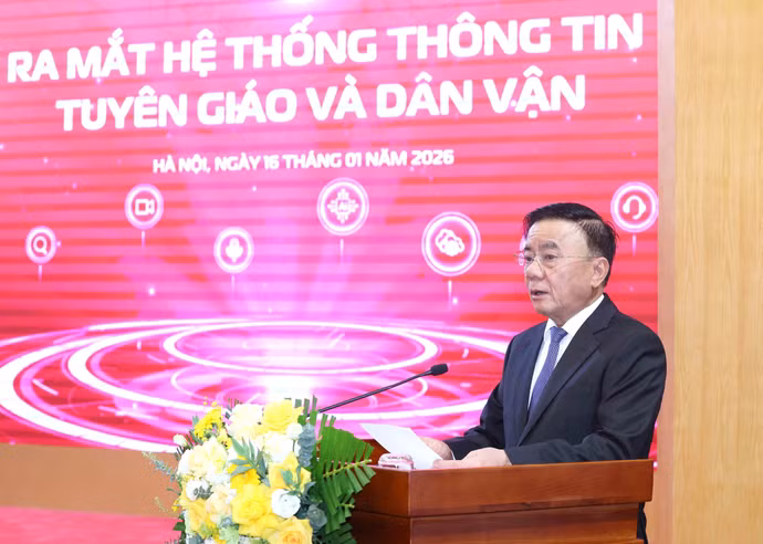 vna-potal-thuong-truc-ban-bi-thu-tran-cam-tu-du-le-ra-mat-ung-dung-cua-nganh-tuyen-giao-va-dan-van-tren-dien-thoai-di-dong-8533210.jpg