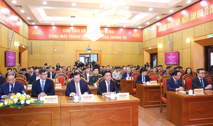 vna-potal-thuong-truc-ban-bi-thu-du-le-ra-mat-ung-dung-cua-nganh-tuyen-giao-va-dan-van-tren-dien-thoai-di-dong-8533229.jpg