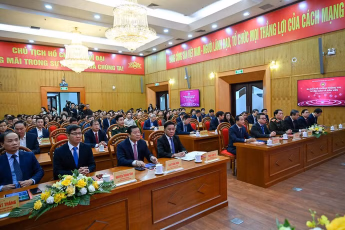 Thường trực Ban Bí thư Trần Cẩm Tú và các đại biểu dự buổi lễ. (Ảnh: DUY LINH)