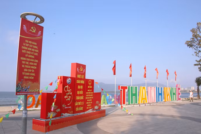 vna-potal-da-nang-tuoi-tham-co-hoa-chao-mung-dai-hoi-dai-bieu-toan-quoc-lan-thu-xiv-cua-dang-8537202.jpg